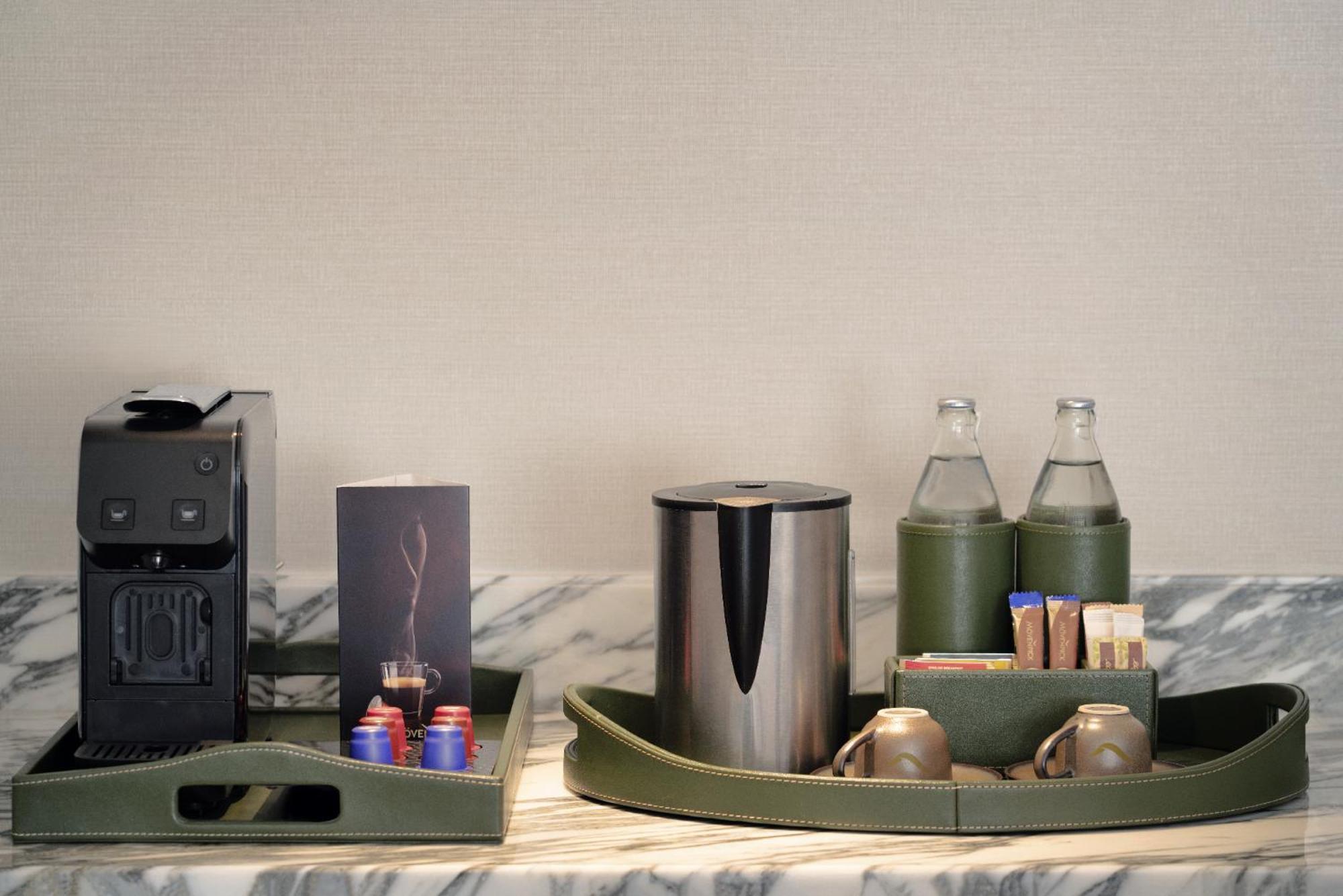 Moevenpick Hotel Bangkok Ploenchit Bdms Екстер'єр фото